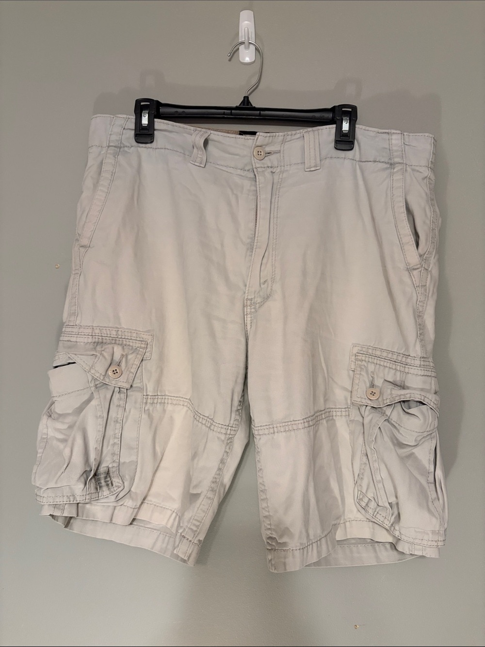 Levi's Men's Light Stone Cargo Shorts with Multiple Pockets